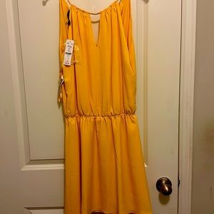Never been worn, excellent condition, still has tag on it.
